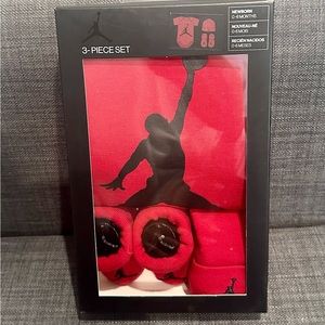 Jordan Newborn Hat/Bodysuit/Booties Set